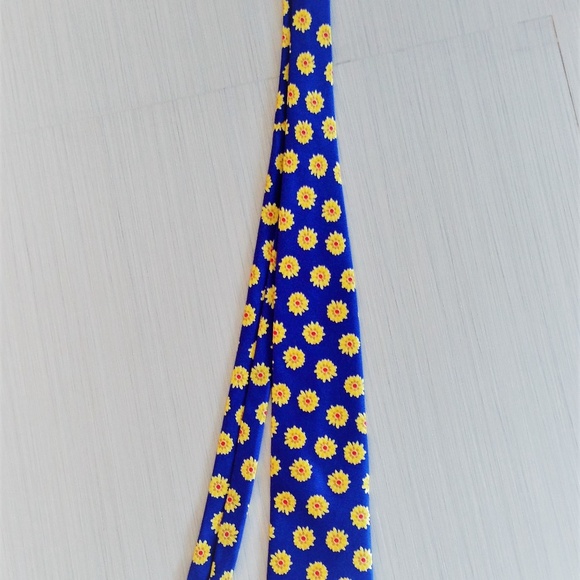 Floral tie - Picture 2 of 8